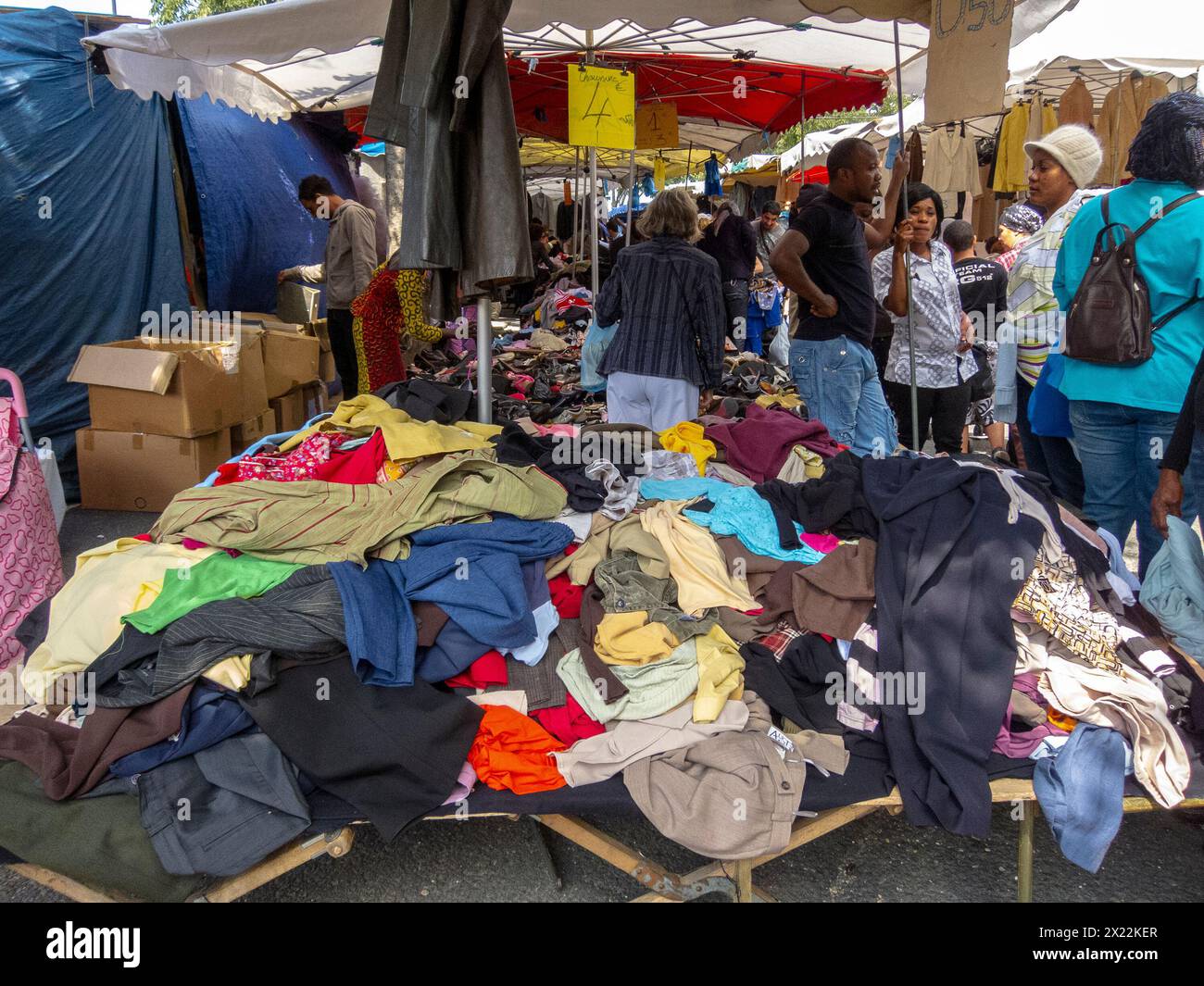 MONTREUIL (Paris), France, Medium Crowd People, Street Scene, Women Shopping for Used Vintage Clothing in Flea Market, Suburbs,  tourism fashion Stock Photo