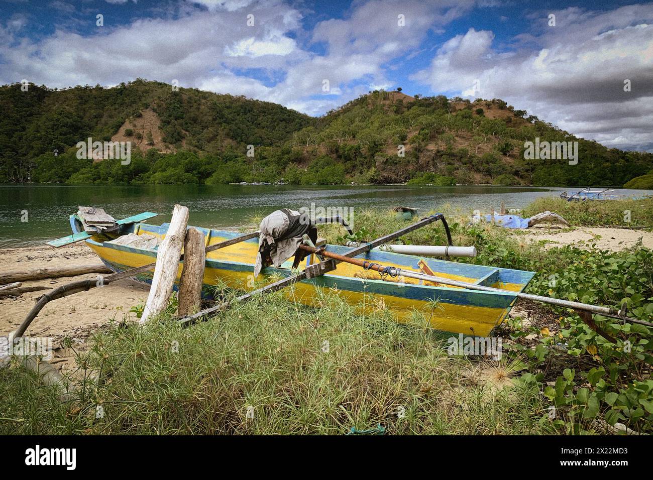 Old wooden fishing boat on the beach Stock Photo - Alamy