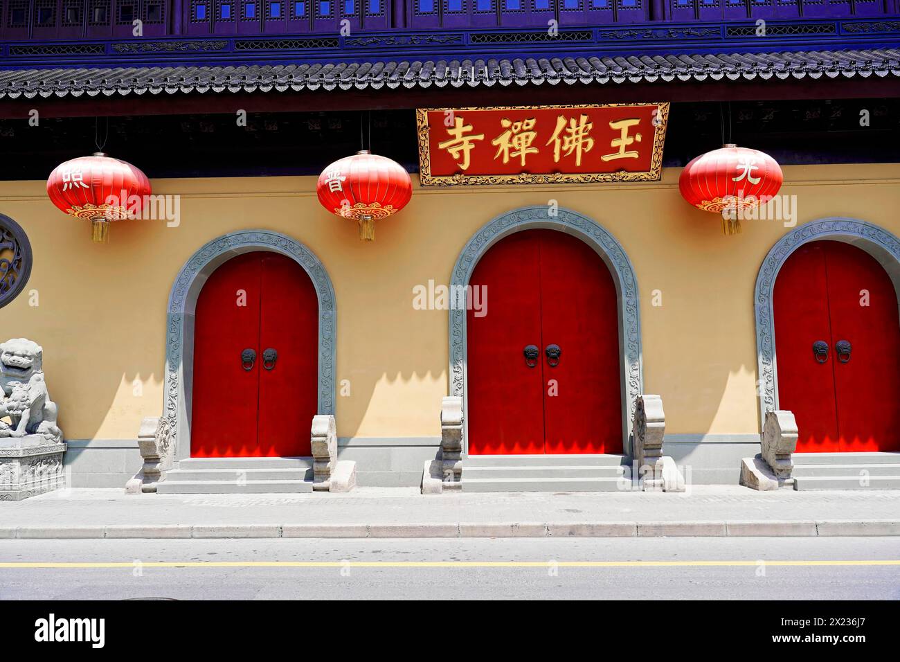Jade Buddha Temple, Shanghai, Red doors and lanterns on a wall with traditional Chinese architecture, Shanghai, China Stock Photo