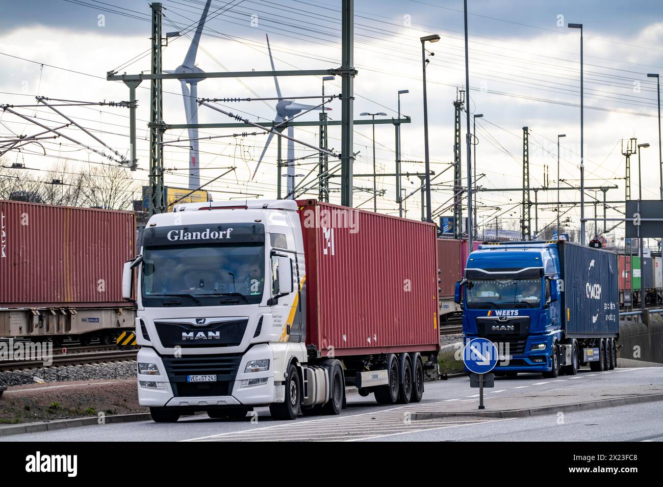 Port of Hamburg, container handling, railroad line at Container ...