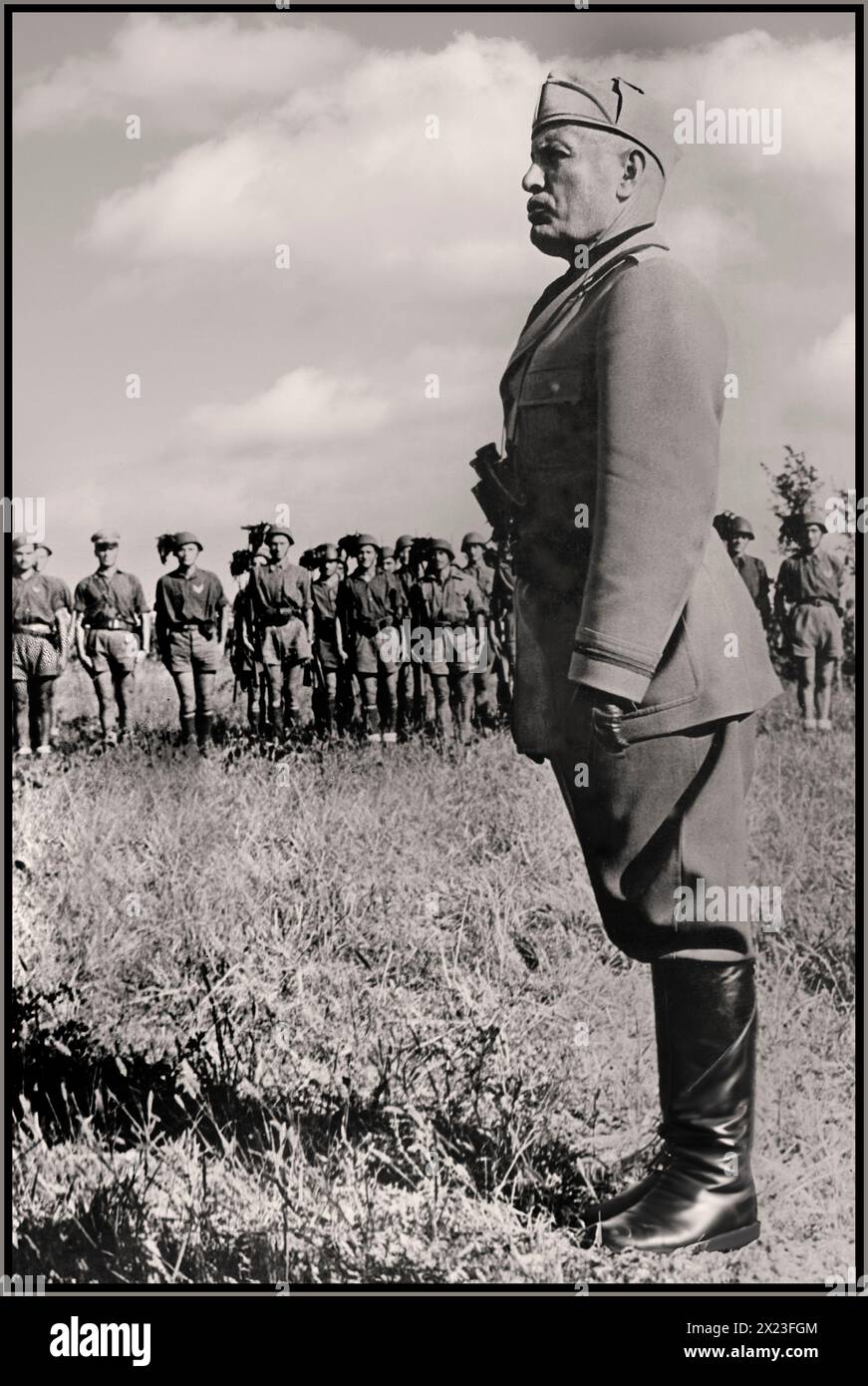 Benito Mussolini IL DULCE in military uniform inspecting a division of Axis Italian riflemen soldiers on the Adriatic front Italy. World War II Second World War WW2 August 1944 Fascist Mussolini made a crucial and for him fatal mistake of becoming part of the 'Axis of Evil' with Nazi Adolf Hitler In World War II Stock Photo
