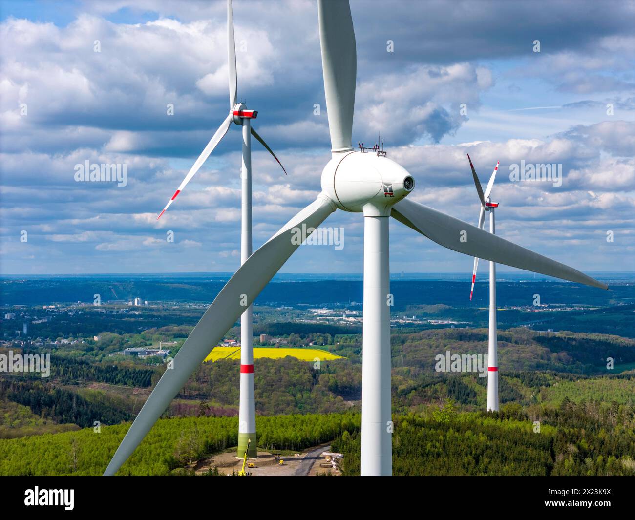 Aufbau eines Windrades, Windenergieanlage, Montage des Ringgenerators