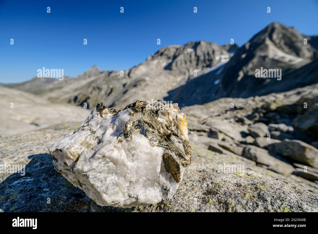Quartz stone with Zillertal Alps out of focus in the background, from Keilbachjoch, Zillertal Alps, Zillertal Alps Nature Park, Tyrol, Austria Stock Photo