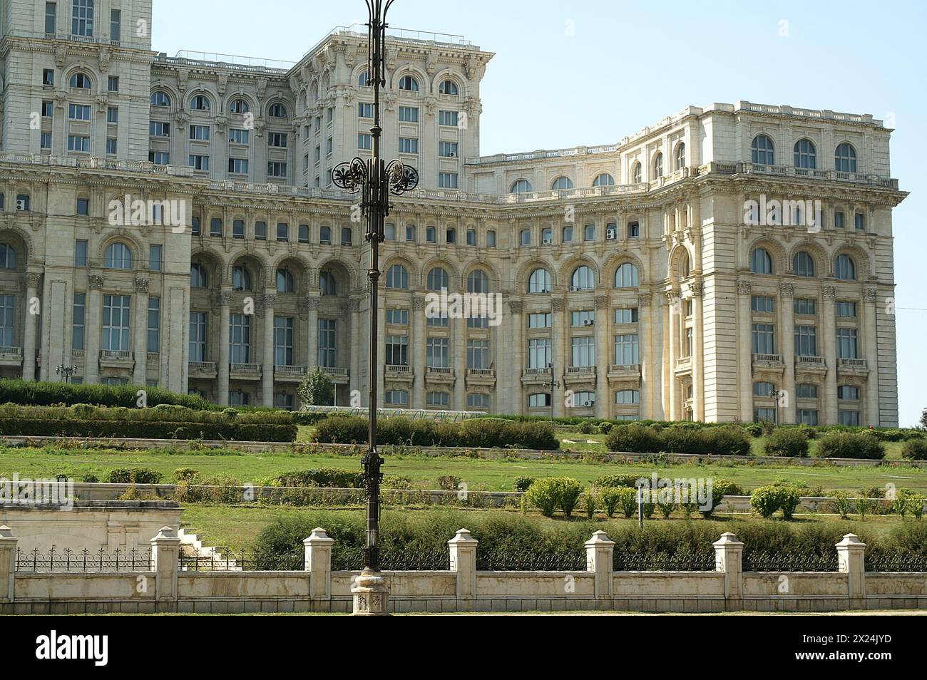 București, Bucharest, Rumänien Romania; Palatul Parlamentului; Palace of the Parliament; Parlamentspalast; Palacio del Parlamento Rumano; Pałac Ludowy Stock Photo