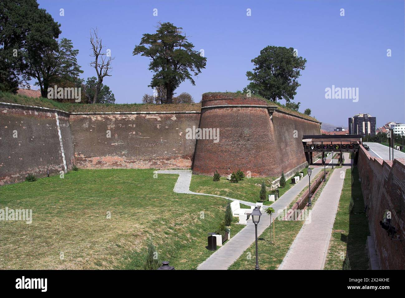 Alba Iulia, Rumänien, Romania; Defense wall of Alba Carolina citadel. Verteidigungsmauer der Zitadelle von Alba Carolina. Cytadela mur obronny Stock Photo