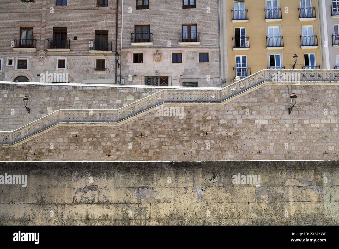 Burgos, Spain, España, Spanien; fragment of the Old Town buildings, large stone wall; Fragment der Altstadtgebäude, große Steinmauer; kamienny mur Stock Photo