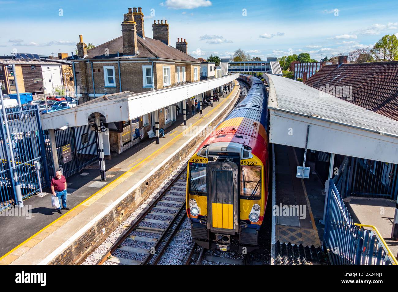Railway station platform canopy hires stock photography and images Alamy