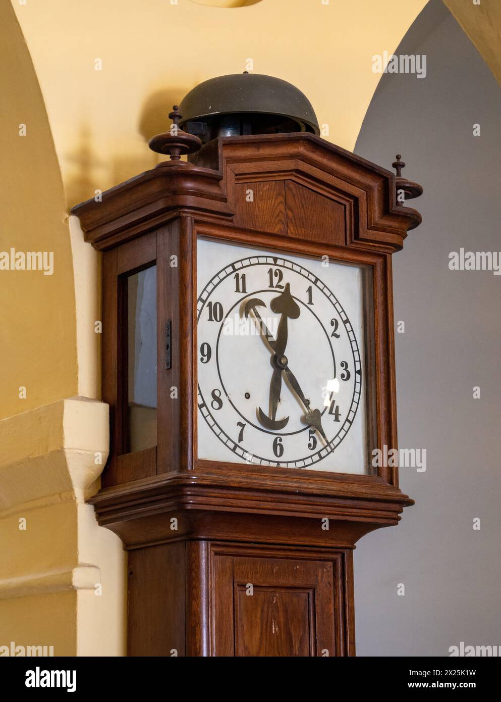Pendulum clocks wall hi-res stock photography and images - Alamy