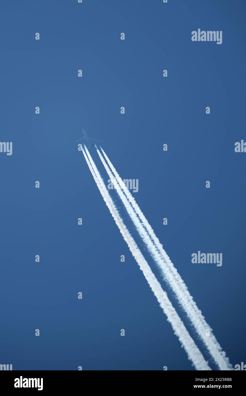 Aircraft engine contrail hi-res stock photography and images - Alamy