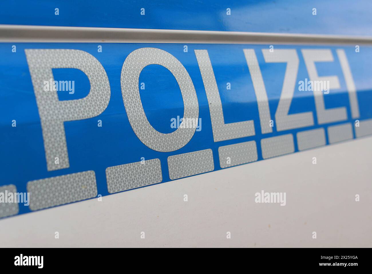 18.04.2024, Mannheim, Schriftzug Polizei in Nahaufnahme Baden-Württemberg Deutschland *** 18 04 2024, Mannheim, Police lettering in close-up Baden Württemberg Germany Stock Photo