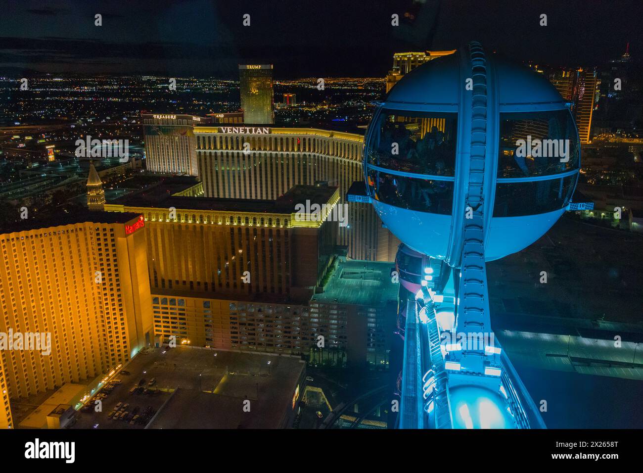 Las Vegas, Nevada.  On the High Roller at Night.  Treasure Island, Venetian and Harrah's Hotels and casinos below. Stock Photo