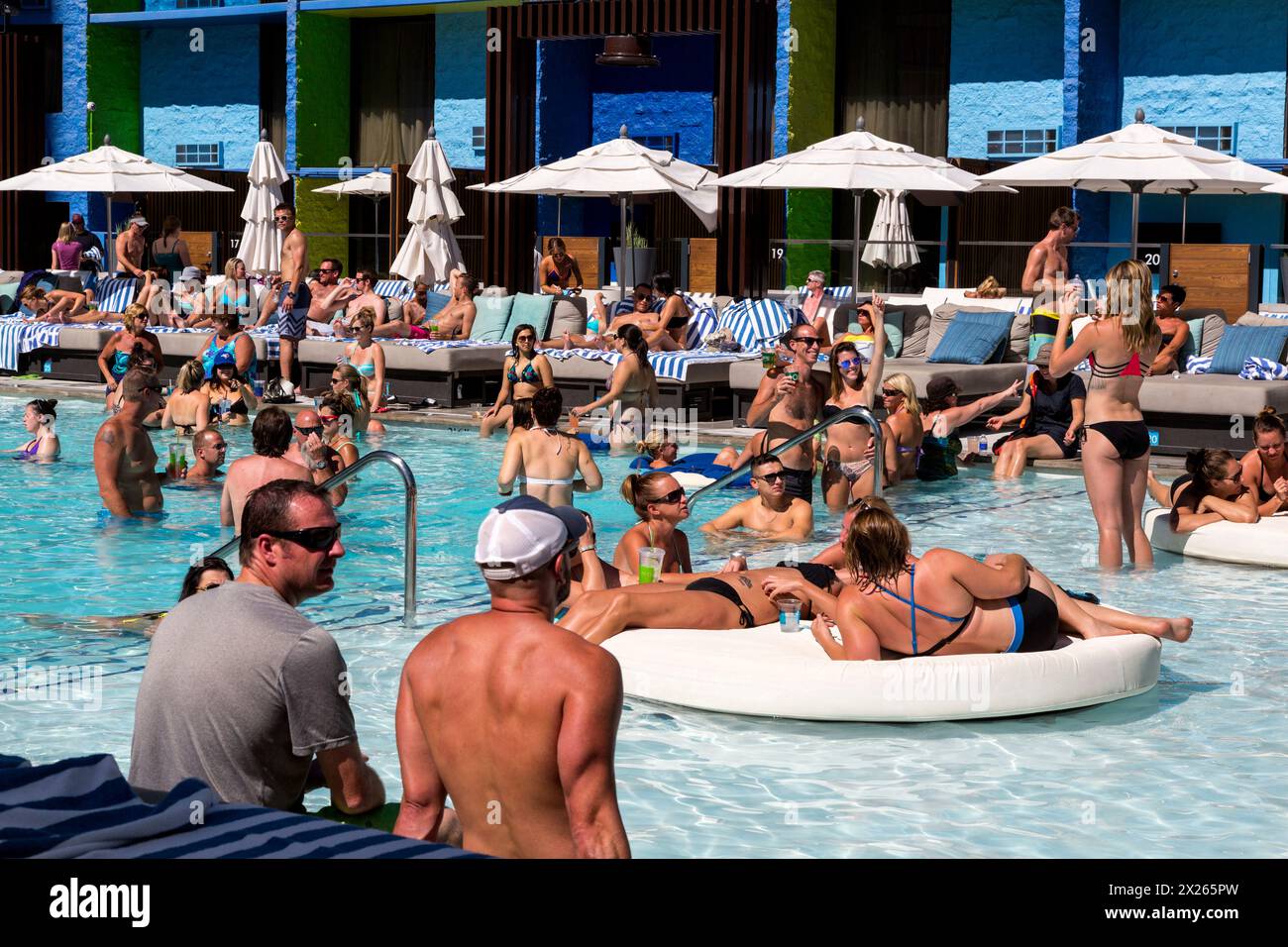 Las Vegas, Nevada.  Millennials Relaxing at the Pool, The Linq Hotel. Stock Photo