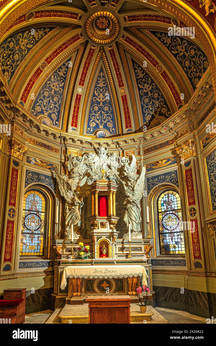 The richly decorated chapel of the tabernacle containing the Holy Thorn of Jesus' crown. Vasto, Chieti province, Abruzzo, Italy, Europe Stock Photo