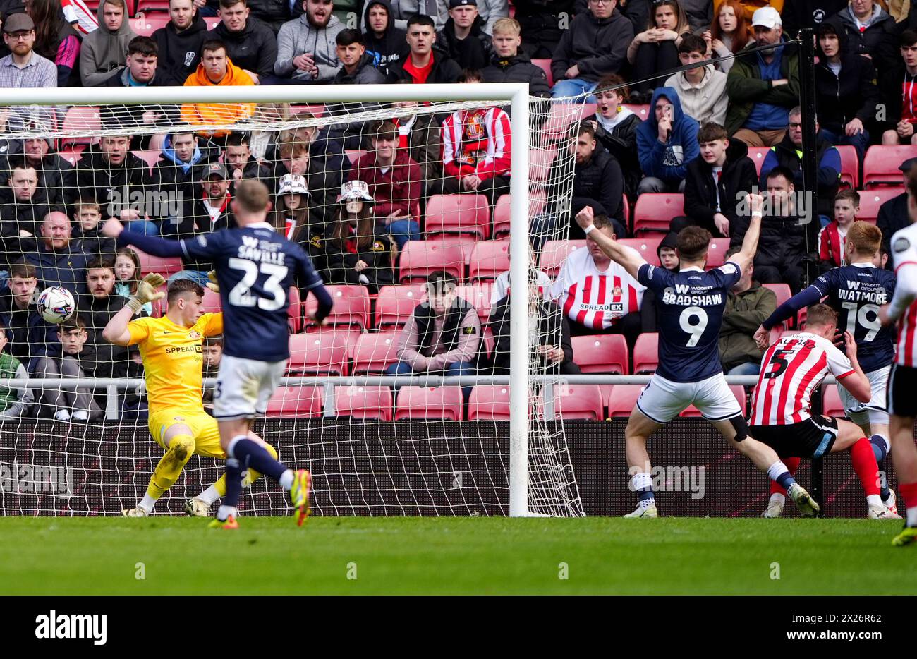 Millwall's Duncan Watmore (right) scores their first goal of the game during the Sky Bet Championship match at the Stadium of Light, Sunderland. Picture date: Saturday April 20, 2024. Stock Photo