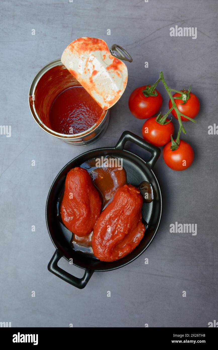 Whole tinned tomatoes in a pot, tomatoes and tins Stock Photo - Alamy