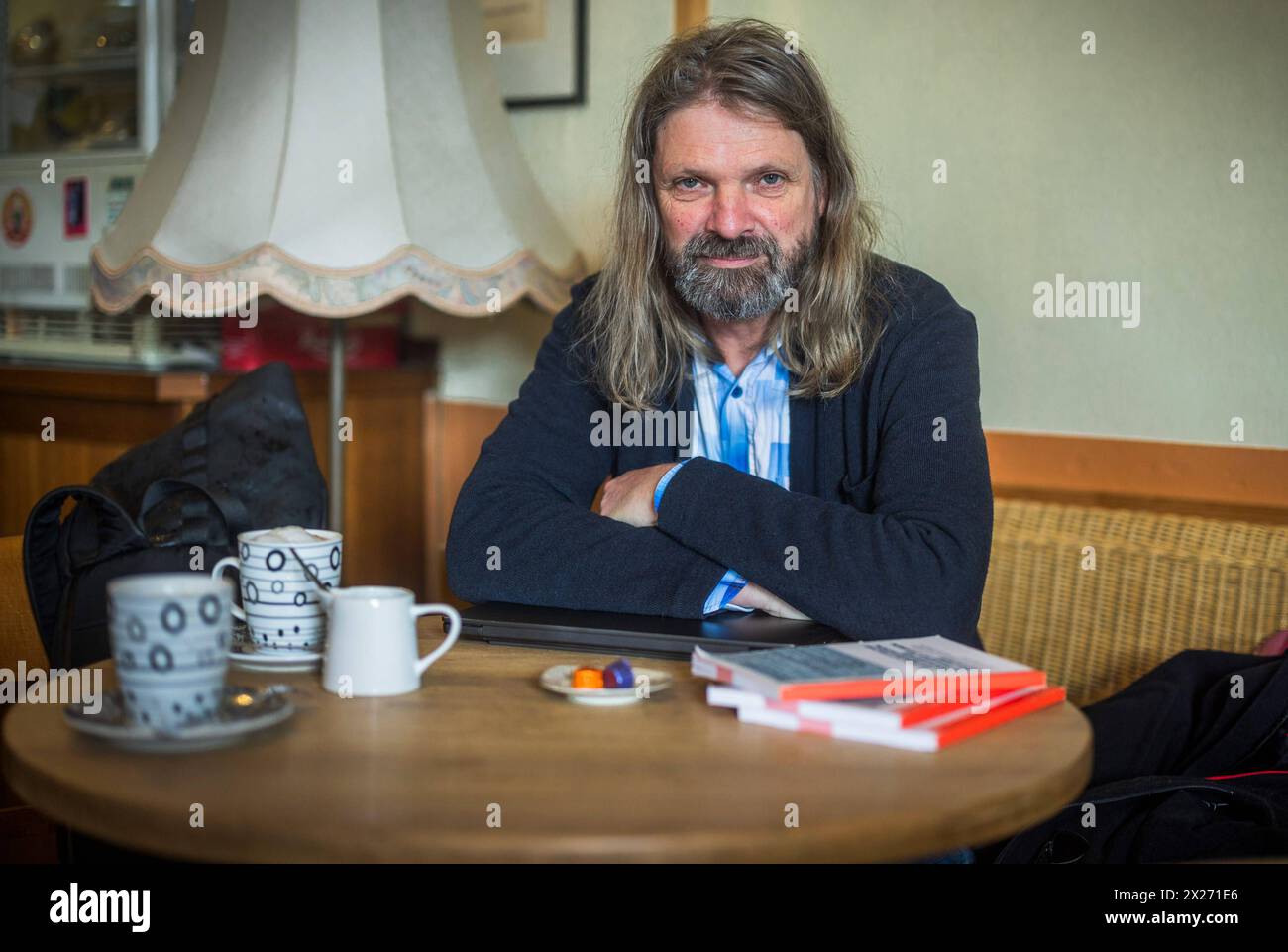 Der Soziologe Andreas Kemper aus Muenster Foto vom 19.04.2024. Er arbeitet zum Begriff des Klassismus und ist Autor kritischer Publikationen zu antidemokratischen Tendenzen in der AfD. EDITORIAL USE ONLY *** The sociologist Andreas Kemper from Muenster Photo from 19 04 2024 He works on the concept of classism and is the author of critical publications on anti-democratic tendencies in the AfD EDITORIAL USE ONLY Copyright: epd-bild/DetlefxHeese 20240419-epd-Andreas-Kemper-7701-HEESE-0301 Kopie Stock Photo