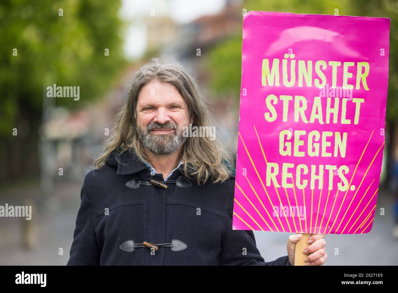 Der Soziologe Andreas Kemper aus Muenster Foto vom 19.04.2024. Er arbeitet zum Begriff des Klassismus und ist Autor kritischer Publikationen zu antidemokratischen Tendenzen in der AfD. EDITORIAL USE ONLY *** The sociologist Andreas Kemper from Muenster Photo from 19 04 2024 He works on the concept of classism and is the author of critical publications on anti-democratic tendencies in the AfD EDITORIAL USE ONLY Copyright: epd-bild/DetlefxHeese 20240419-epd-Andreas-Kemper-7684-HEESE-0284 Kopie Stock Photo