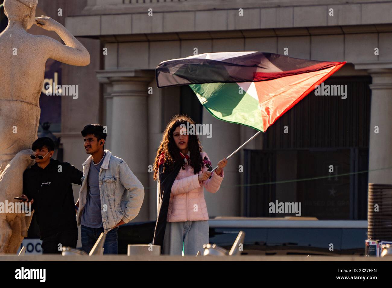 A new united demonstration fills Passeig de Gracia in support of Palestine, a demonstration that has ended with a large mural made with people and plastic bags with the colors of the Palestinian flag, an action that will be repeated next week in Madrid. Una nueva manifestaci-n unitaria llena el Passeig de Grˆcia a favor de Palestina, una manifestaci-n que ha terminado con un gran mural hecho con personas y bolsas de pl‡stico con los colores de la bandera palestina, una acci-n que se repetir‡ la semana que viene en Madrid. in the pic: Pedro Sanchez, pere aragones, jordi hereu News politics -Ba Stock Photo