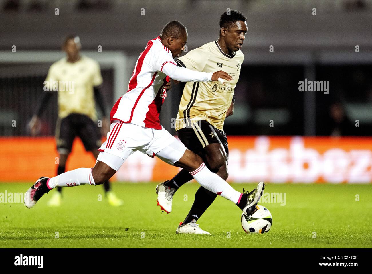 AMSTERDAM - Clarence Seedorf, Eyong Enoh during the friendly match between BIF ALL STARS and Ajax Legends at Olympic Stadium on April 20, 2024 in Amsterdam, Netherlands. ANP OLAF KRAAK Stock Photo