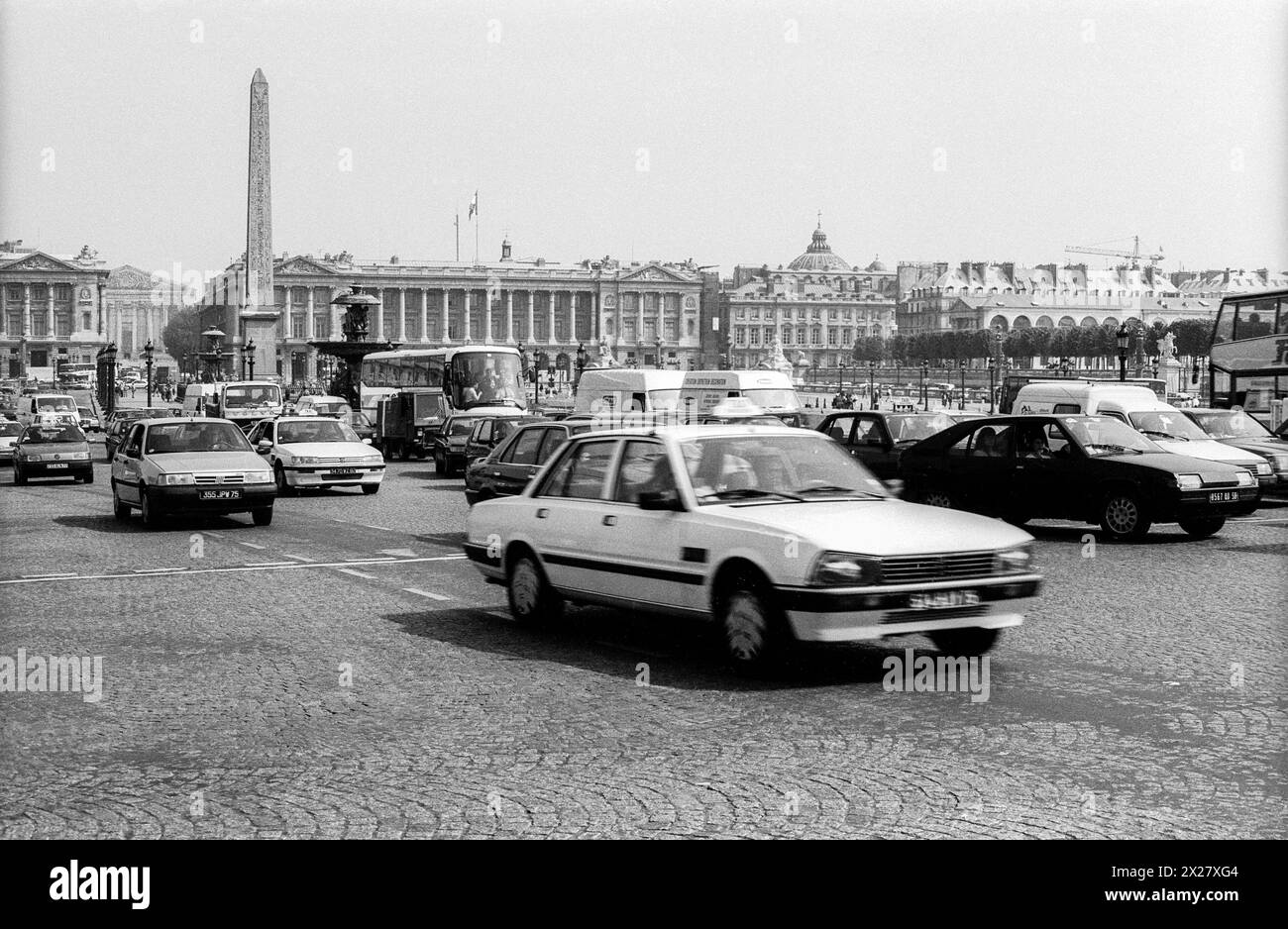 1990s black & white archive photograph of traffic in the Place de la ...