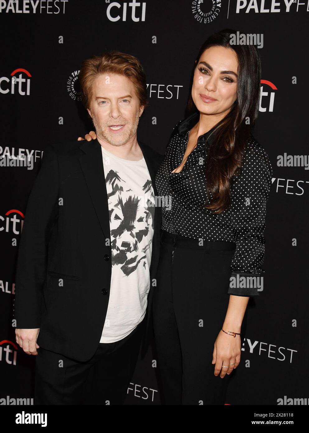 HOLLYWOOD, CALIFORNIA - APRIL 19: (L-R) Seth Green and Mila Kunis ...