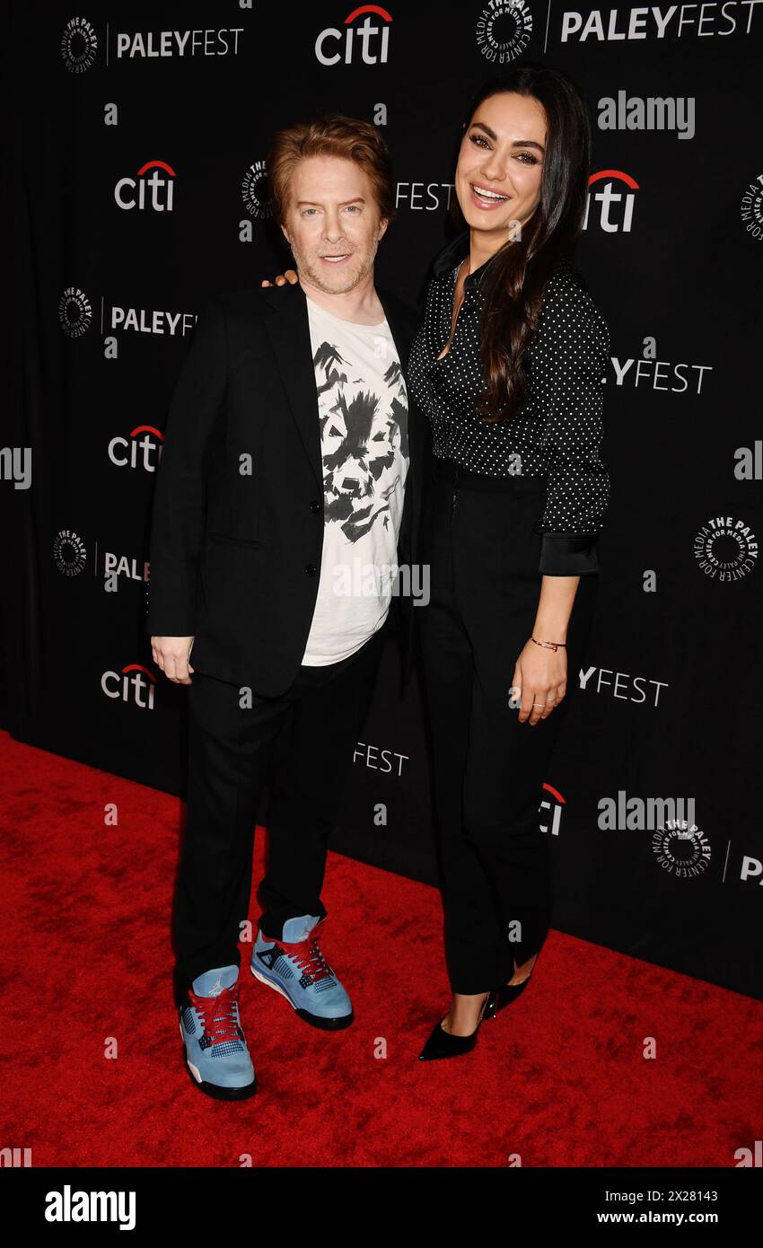 HOLLYWOOD, CALIFORNIA - APRIL 19: (L-R) Seth Green and Mila Kunis ...