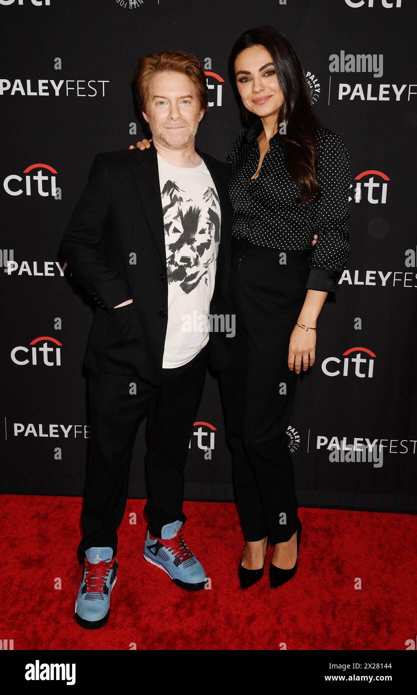 HOLLYWOOD, CALIFORNIA - APRIL 19: (L-R) Seth Green and Mila Kunis ...