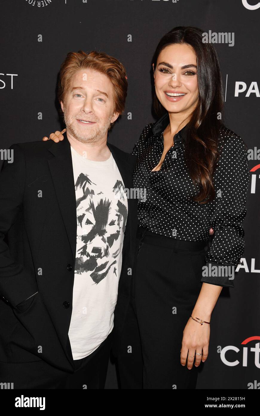 HOLLYWOOD, CALIFORNIA - APRIL 19: (L-R) Seth Green and Mila Kunis ...