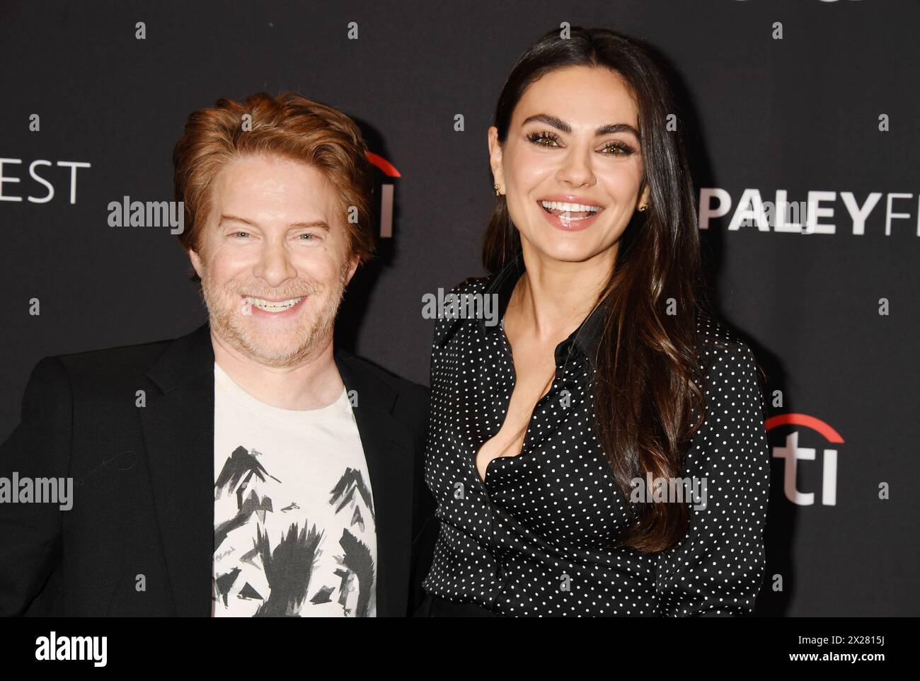 HOLLYWOOD, CALIFORNIA - APRIL 19: (L-R) Seth Green and Mila Kunis ...