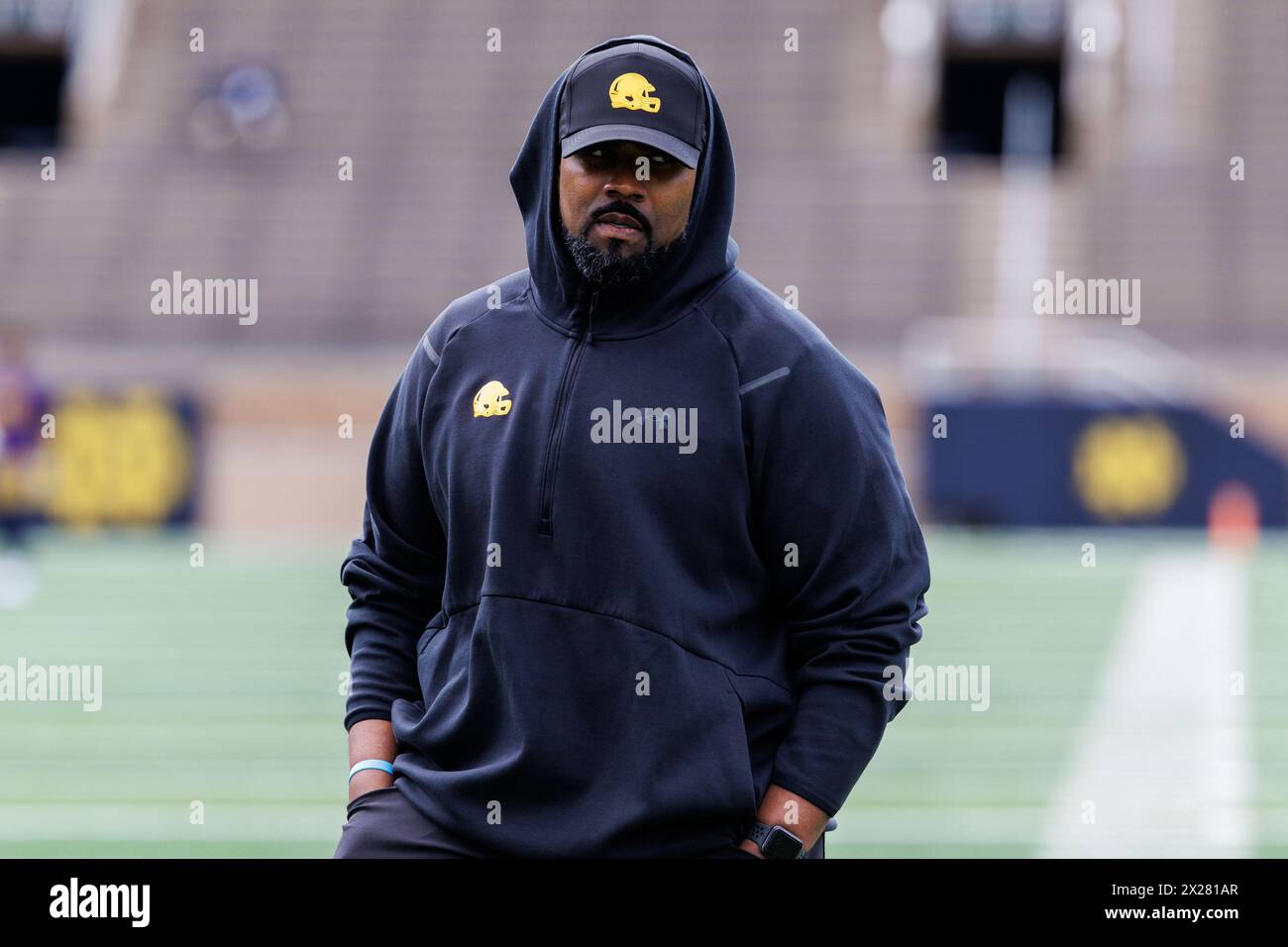 Gold coach line hi-res stock photography and images - Alamy