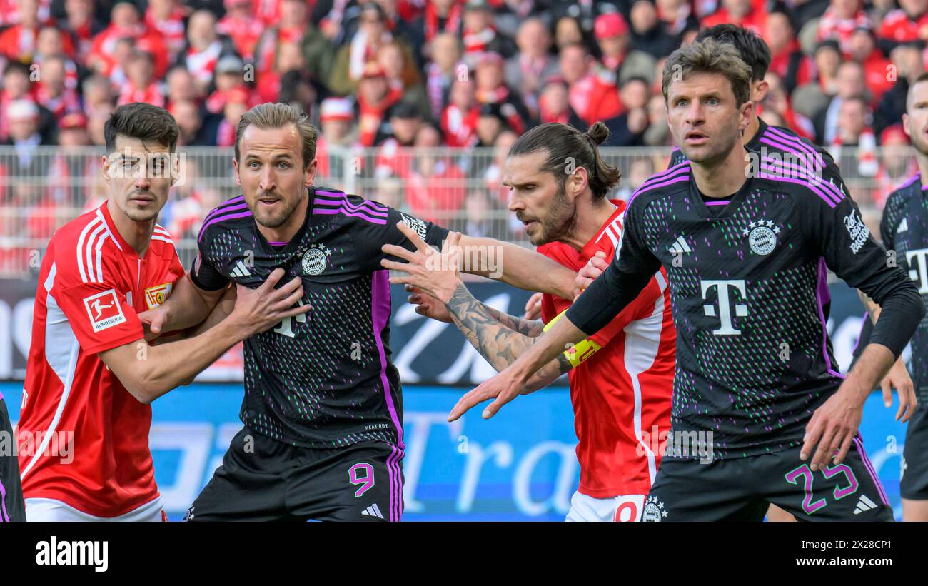 Berlin, Germany. 20th Apr, 2024. from left Diogo Leite (1.FC Union Berlin, #04), Harry Kane (FC Bayern Muenchen, #09), Christopher Trimmel (1.FC Union Berlin, #28), Thomas Mueller (FC Bayern Muenchen, #25), scramble at Corner kick in the goal area,  1. FC Union Berlin vs FC Bayern Muenchen, 1st Bundesliga, soccer, DFB, Bundesliga, season 2023/2024, Alte Foersterei, 30th matchday, Credit: HMB Media/Uwe Koch/Alamy Live News  DFB/DFL REGULATIONS PROHIBIT ANY USE OF PHOTOGRAPHS AS IMAGE SEQUENCES AND/OR QUASI-VIDEO,  20.04.2024, Credit: Heiko Becker/Alamy Live News Stock Photo