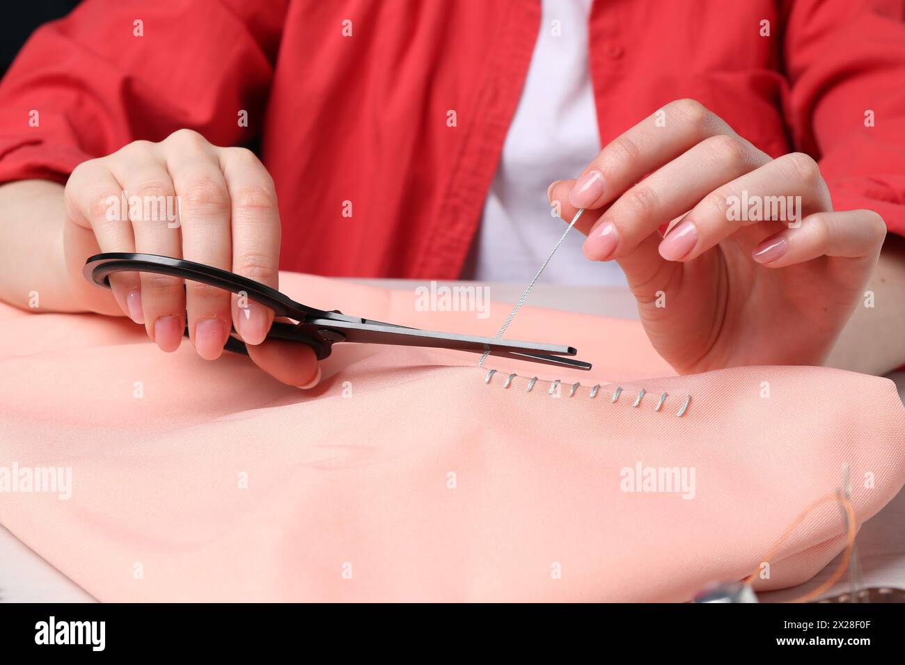 Cutting and sewing hi-res stock photography and images - Alamy
