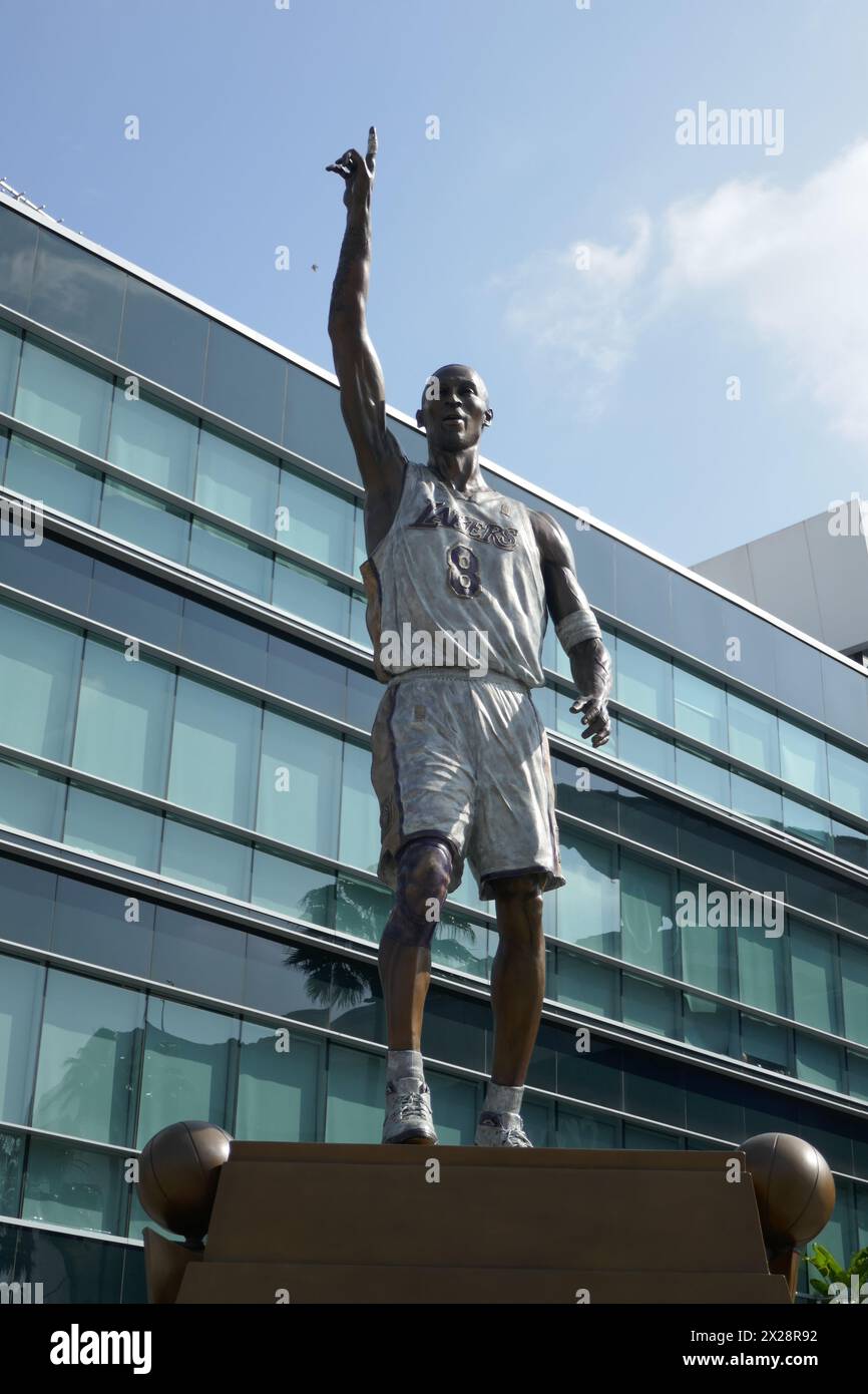 Kobe bryant statue hi-res stock photography and images - Page 2 - Alamy