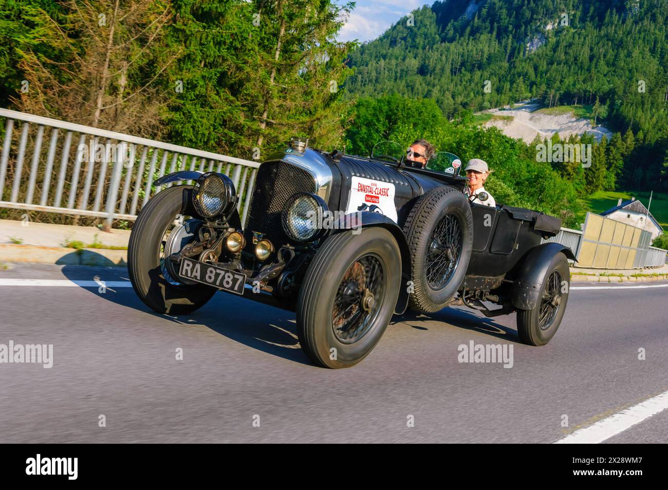 bad mitterndorf, austria, 20 july 2006, ennstal classic, competition for vintage cars, bentley 4,5 litre *** bad mitterndorf, österreich, 20. juli 2006, ennstal classic, wettbewerb für oldtimer, bentley 4,5 liter Copyright: xx Stock Photo