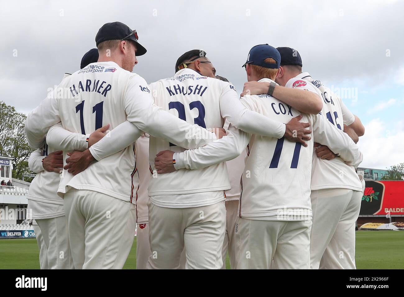 Essex players huddle during Essex CCC vs Lancashire CCC, Vitality County Championship Division 1 Cricket at The Cloud County Ground on 19th April 2024 Stock Photo