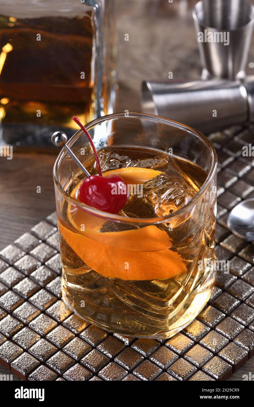 Old fashioned cocktail bourbon hi-res stock photography and images - Alamy