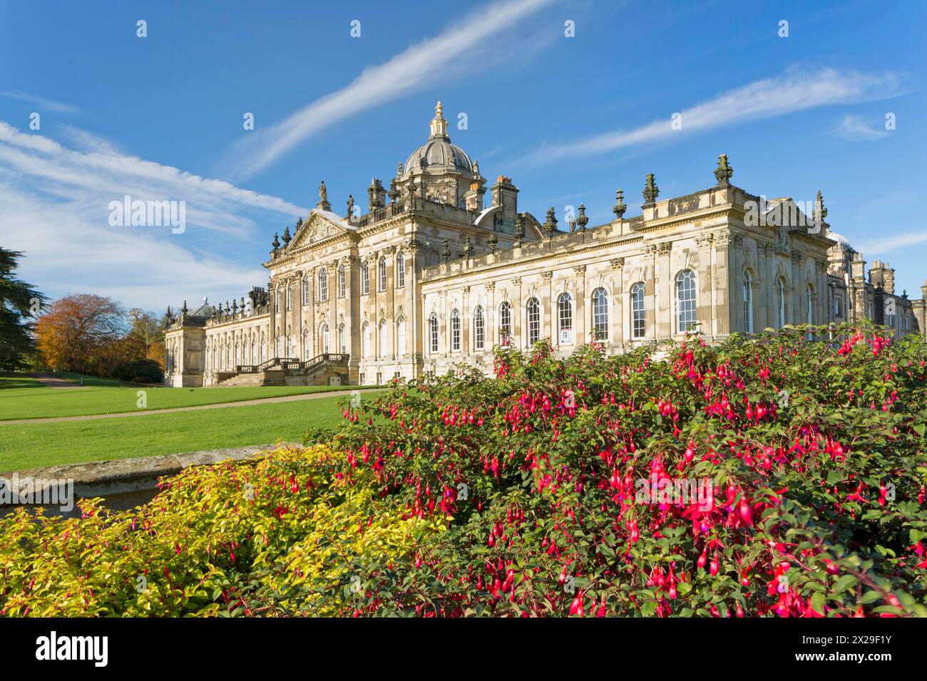 Europe north mansion flowers hi-res stock photography and images - Alamy