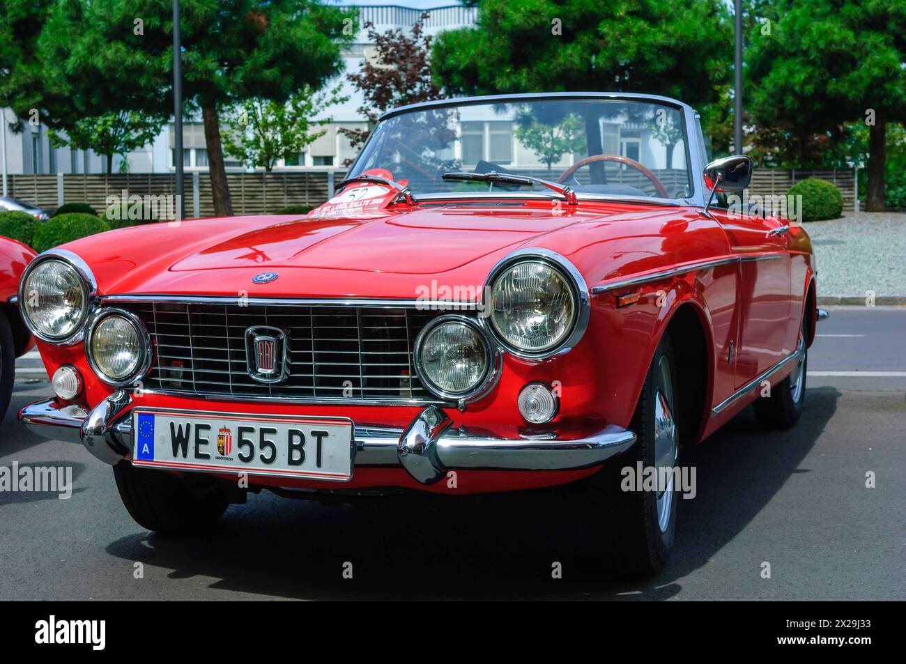FIAT赤ワイン Vintage car FIAT 1500 Spider, convertible, year of