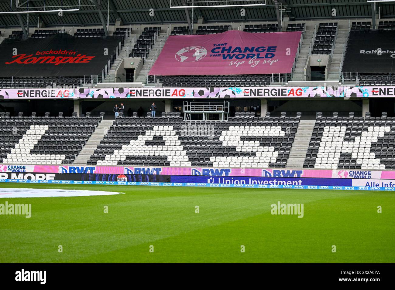 21.04.2024, Raiffeisen Arena Linz, AUT, Admiral Bundesliga, LASK Linz vs TSV Hartberg, im Bild Tribuene, Sitzplatz, Lask, Schriftzug, Bestuhlung, Spielfeld .// Admiral Bundesliga Match between LASK Linz vs TSV Hartberg in Linz, Austria on 2024/04/21. - 20240421 PD3387 Stock Photo