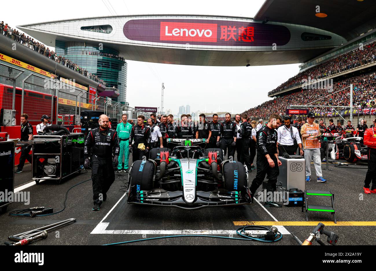 Mercedes AMG F1 Team mechanic, mecanicien, mechanics during the Formula 1 Lenovo Chinese Grand Prix 2024, 5th round of the 2024 Formula One World Championship from April 19 to 21, 2024 on the Shanghai International Circuit, in Shanghai, China Stock Photo