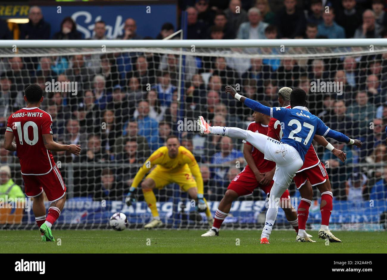 Goodison Park, Liverpool, UK. 21st Apr, 2024. Premier League Football, Everton versus Nottingham Forest; Idrissa Gana Gueye of Everton beats Matz Sels of Nottingham Forest to score the opening goal for 1-0 after 29 minutes Credit: Action Plus Sports/Alamy Live News Stock Photo