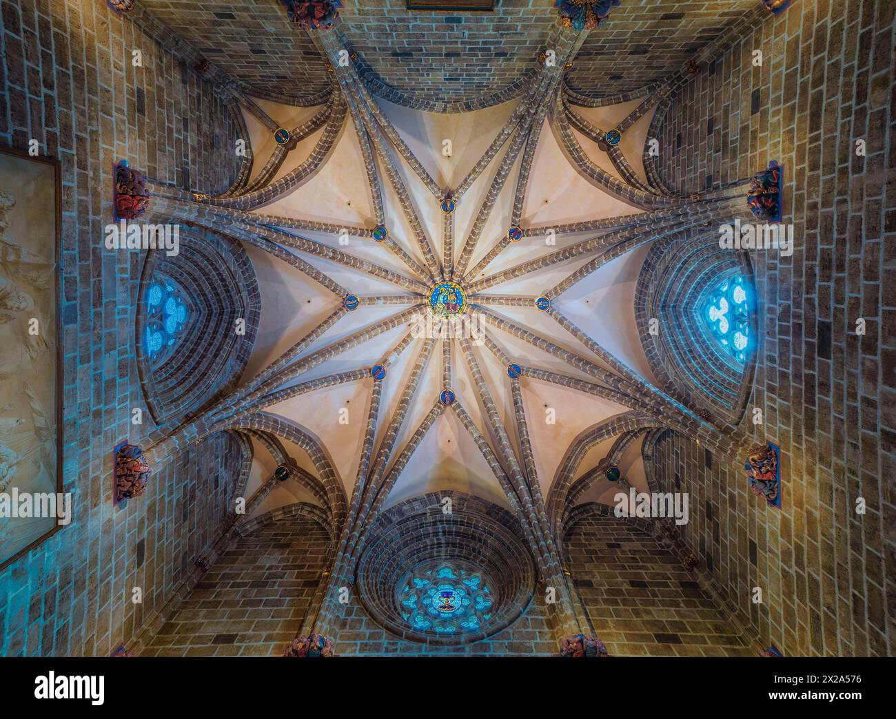 Vista de la cúpula estrellada de la Capilla del Canto Cáliz en la Catedral de Valencia Stock Photo