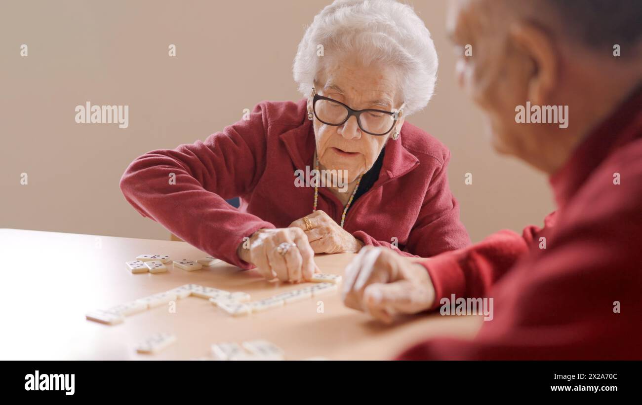 Nursing home elderly people hi-res stock photography and images - Alamy