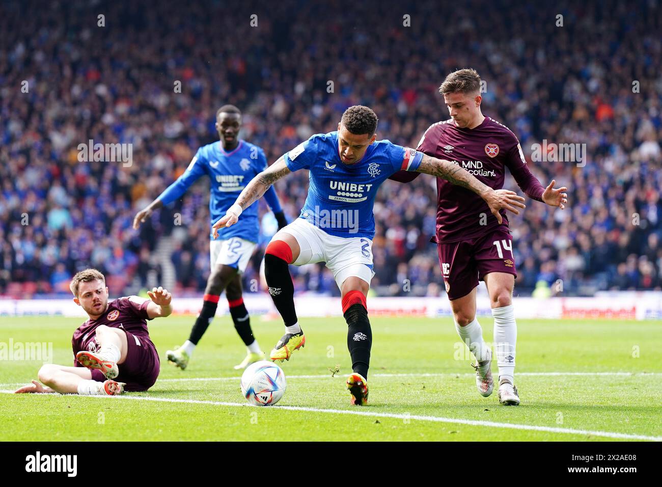 Rangers' James Tavernier (centre) and Heart of Midlothian's Cameron Devlin battle for the ball during the Scottish Gas Scottish Cup semi-final match at Hampden Park, Glasgow. Picture date: Sunday April 21, 2024. Stock Photo