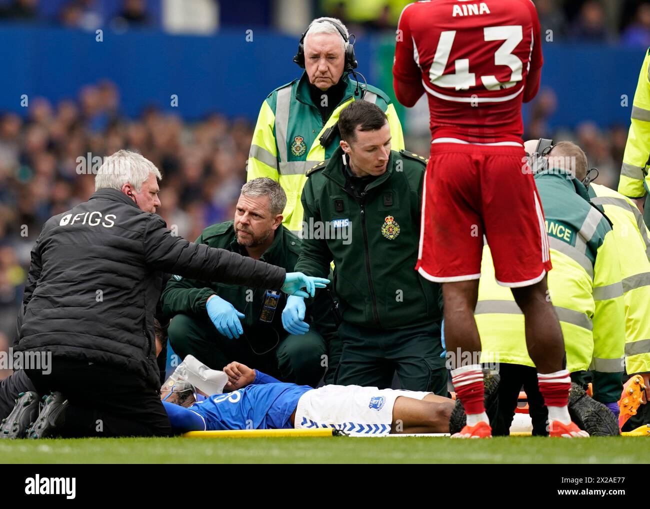 Liverpool, UK. 21st Apr, 2024. Staff organise the stretchering off of Beto of Everton during the Premier League match at Goodison Park, Liverpool. Picture credit should read: Andrew Yates/Sportimage Credit: Sportimage Ltd/Alamy Live News Stock Photo