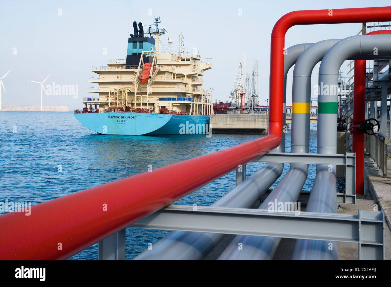 Liquefied natural gas tanker spain hi-res stock photography and images ...