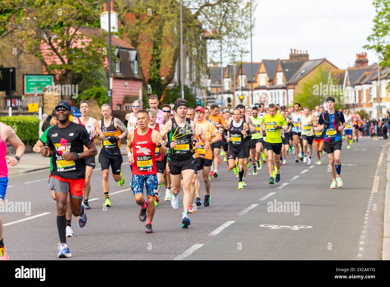 LONDON, UK 21ST APRIL 2025 Runners in the London Marathon 2025 mass