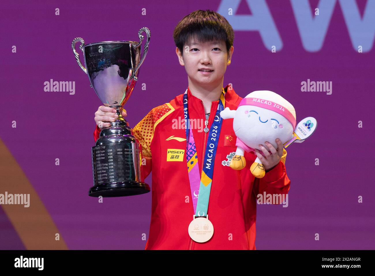 Macao, China. 21st Apr, 2025. Women's singles event winner China's Sun