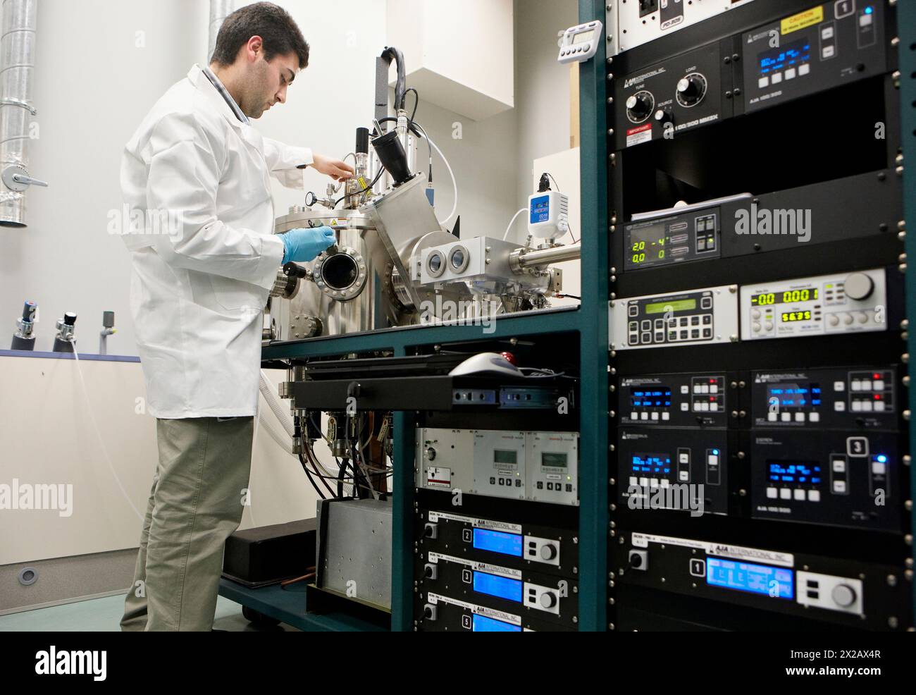 Sputtering Lab Magnetrons hi-res stock photography and images - Alamy