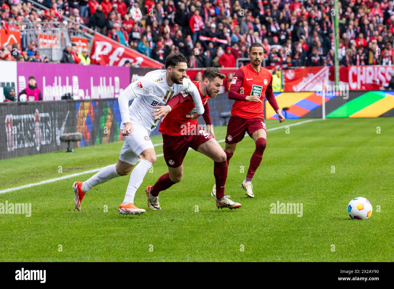 20.04.2024, Fußball 2. Bundesliga, Saison 2023/24, 30. Spieltag: 1. FC Kaiserslautern gegen SV Wehen Wiesbaden (1:1) Stock Photo